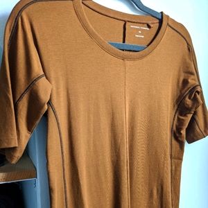 NWOT Venecia short sleeve contrast stitching top